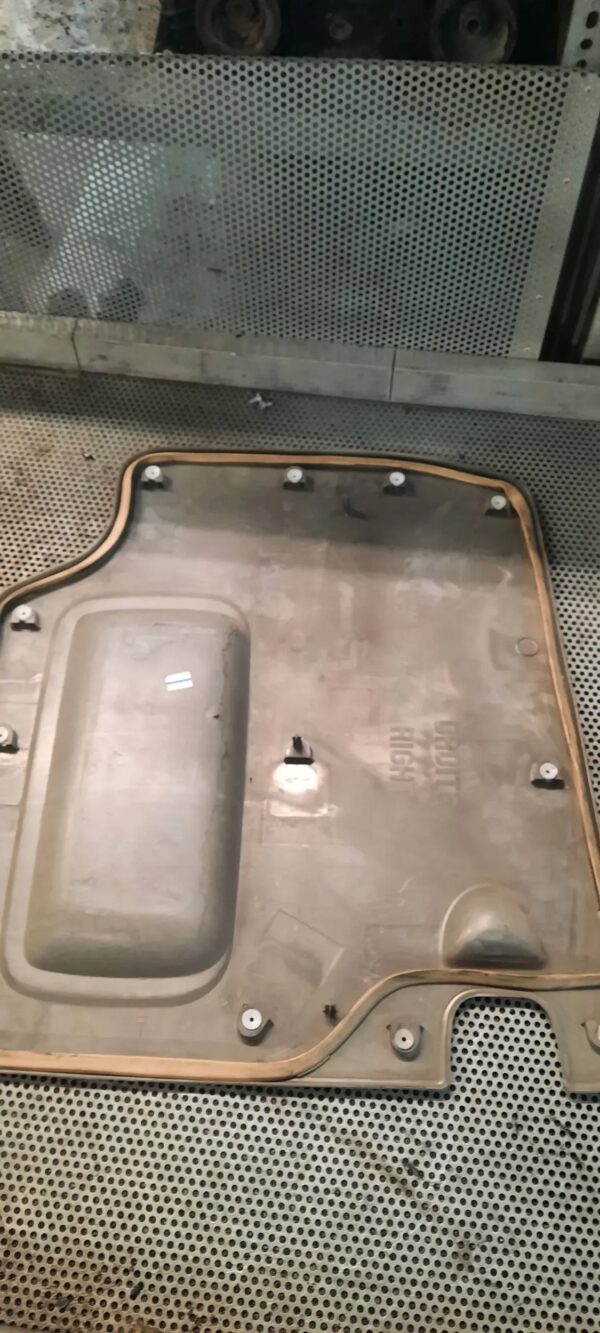 BOCZEK PRAWY 7700313085 RENAULT TRAFIC