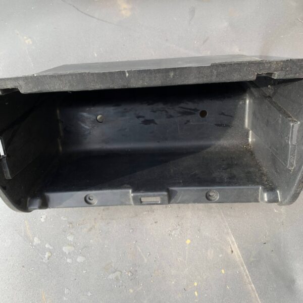 SCHOWEK PÓŁKA PASAŻERA MC140215 MITSUBISHI CANTER