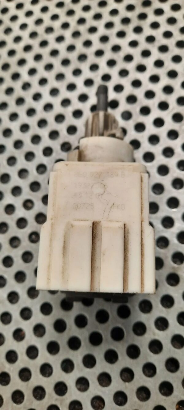 CZUJNIK HAMULCA VW T5 8E0927189B