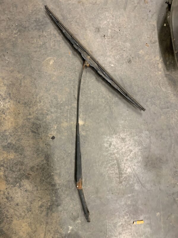 RAMIĘ WYCIERACZKI LEWE VW T5 7H1955409C