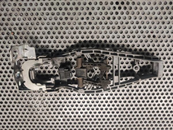 PODSTAWA KLAMKI PRAWEJ VOLKSWAGEN T5 7H0837866C