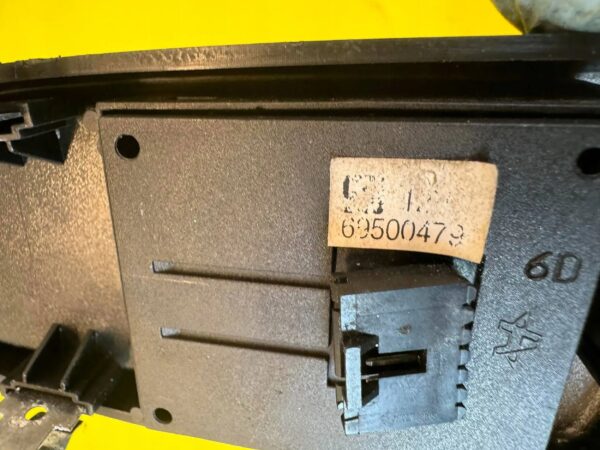 PRZEŁĄCZNIK PANEL SZYBY PRAWY IVECO DAILY 69500479