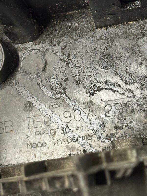 OBUDOWA SKRZYNKI BEZPIECZNIKÓW VW T5 7E0907296