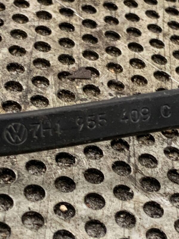RAMIĘ WYCIERACZKI LEWE VW T5 7H1955409C