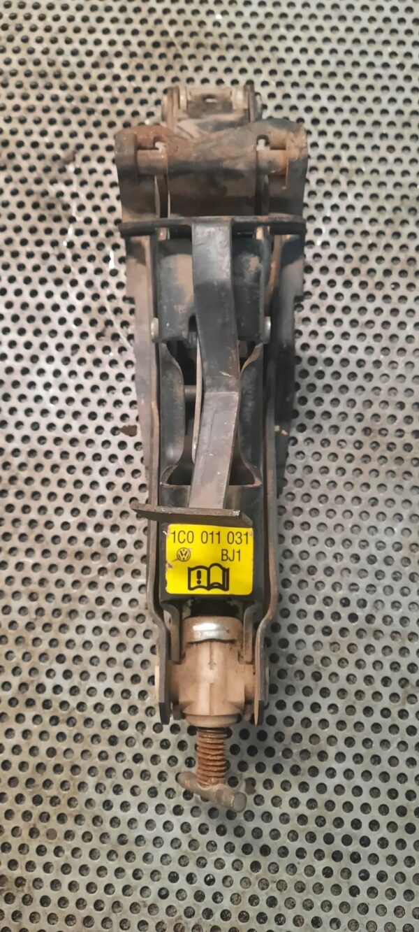 LEWAREK SAMOCHODOWY 1C0011031