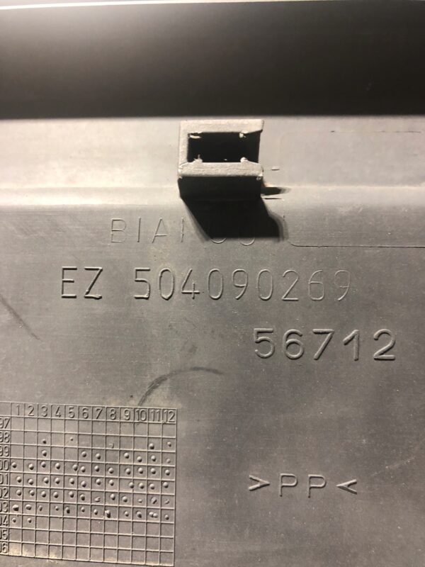 LISTWA DRZWI PRAWY PRZÓD IVECO DAILY 504090269