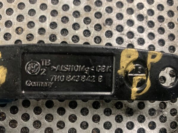 RYGIEL DRZWI PRZESUWNYCH PRAWYCH VOLKSWAGEN T6