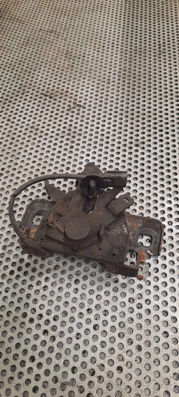 ZAMEK MASKI RENAULT TRAFIC