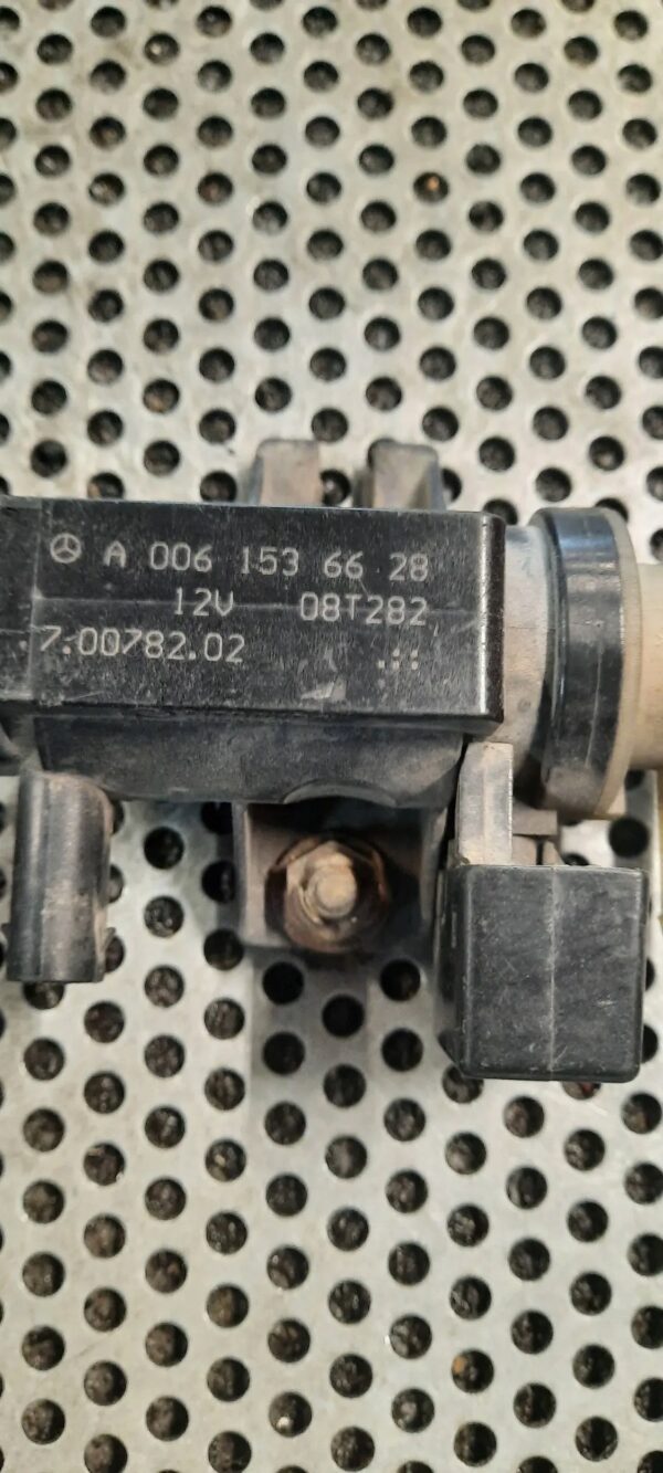 ZAWÓR PODCIŚNIENIA MERCEDES A0061536628