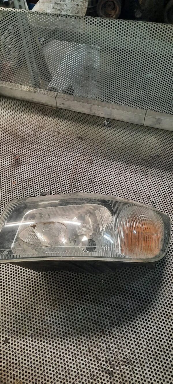 LAMPA PRZEDNIA FORD TRANSIT YC1X130335
