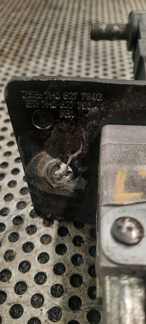 OGRANICZNIK DRZWI TYLNYCH 7H0827794G PRAWY VOLKSWAGEN T6