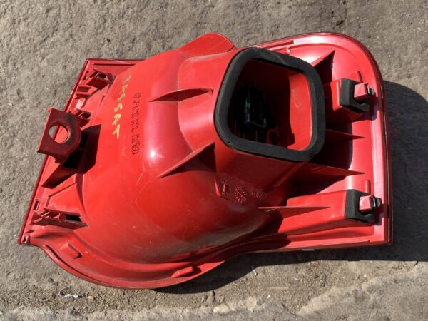 LEWA LAMPA TYLNA PASSAT B6 27459002