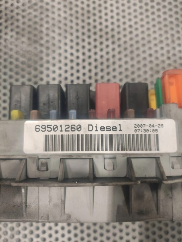 SKRZYNKA BEZPIECZNIKÓW IVECO DAILY 06- 69501260