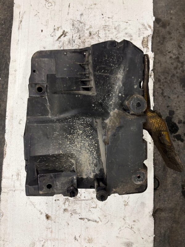 OBUDOWA SKRZYNKI BEZPIECZNIKÓW VW T5 7E0907296