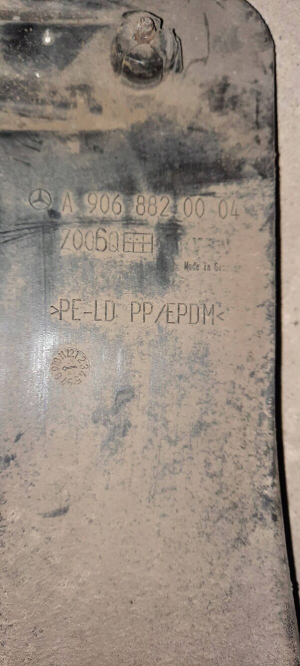 CHLAPACZ LEWY PRZÓD SPRINTER W906 A9068820004
