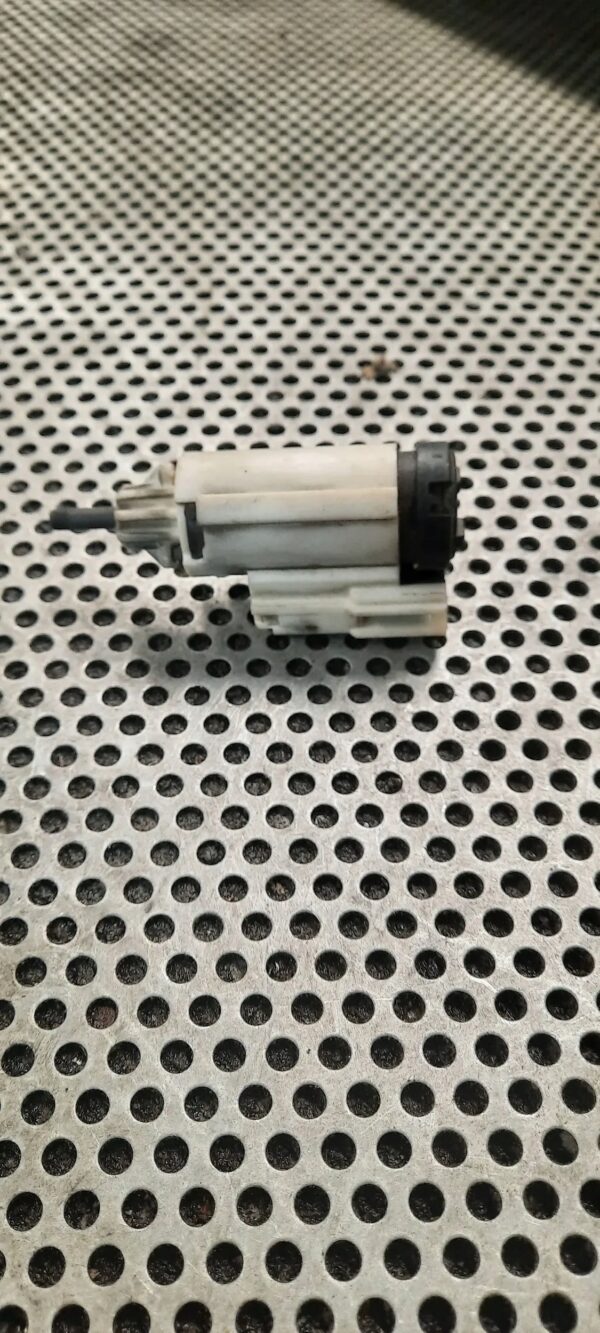 CZUJNIK HAMULCA VW T5 8E0927189B