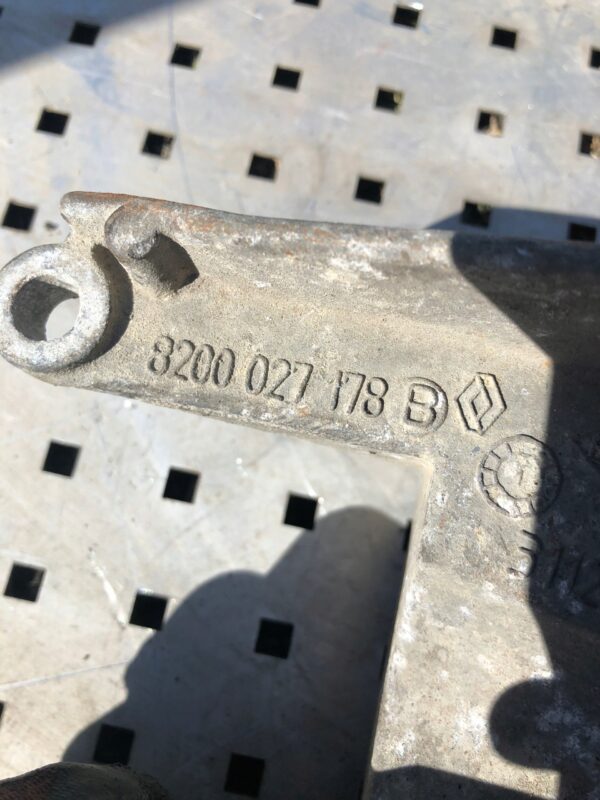 ŁAPA SILNIKA RENAULT MASTER MOVANO 8200027178B