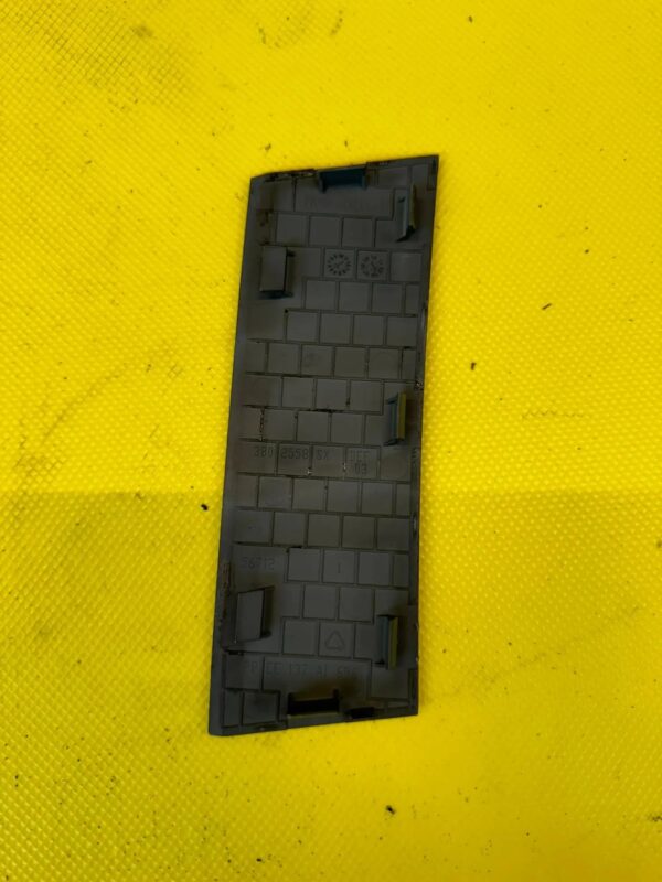 OSŁONA ZAŚLEPKA DESKI LEWA IVECO DAILY 3802558