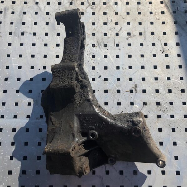 ŁAPA PODSTWA ALTERNATORA VW T4 074145169A