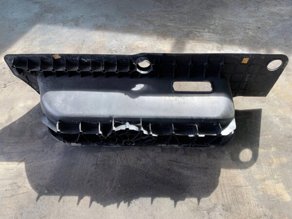 STOPIEŃ PRÓG PRAWY RENAULT TRAFIC II 8200041178