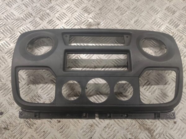 RAMKA ŚRODKOWA MASTER MOVANO III 682600025R