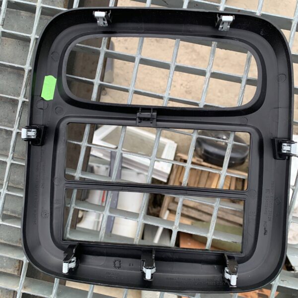 RAMKA OBUDOWA RADIA 682603912R REANULT TRAFIC III