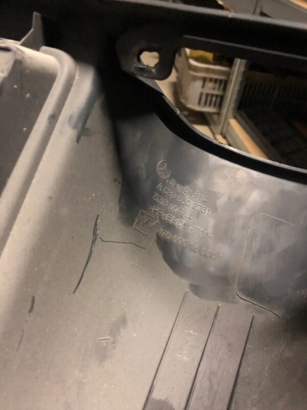 OSŁONA OBUDOWA DESKI MERCEDES VITO 639 A6396802731