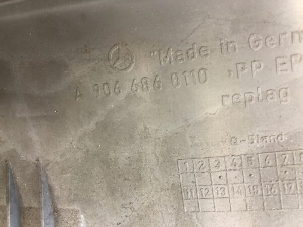 STOPIEŃ PRÓG PRAWY PRZÓD SPRINTER 906 A9066860110