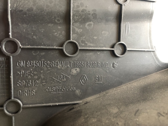 STOPIEŃ SCHODEK PRAWY RENAULT TRAFIC III 93450152