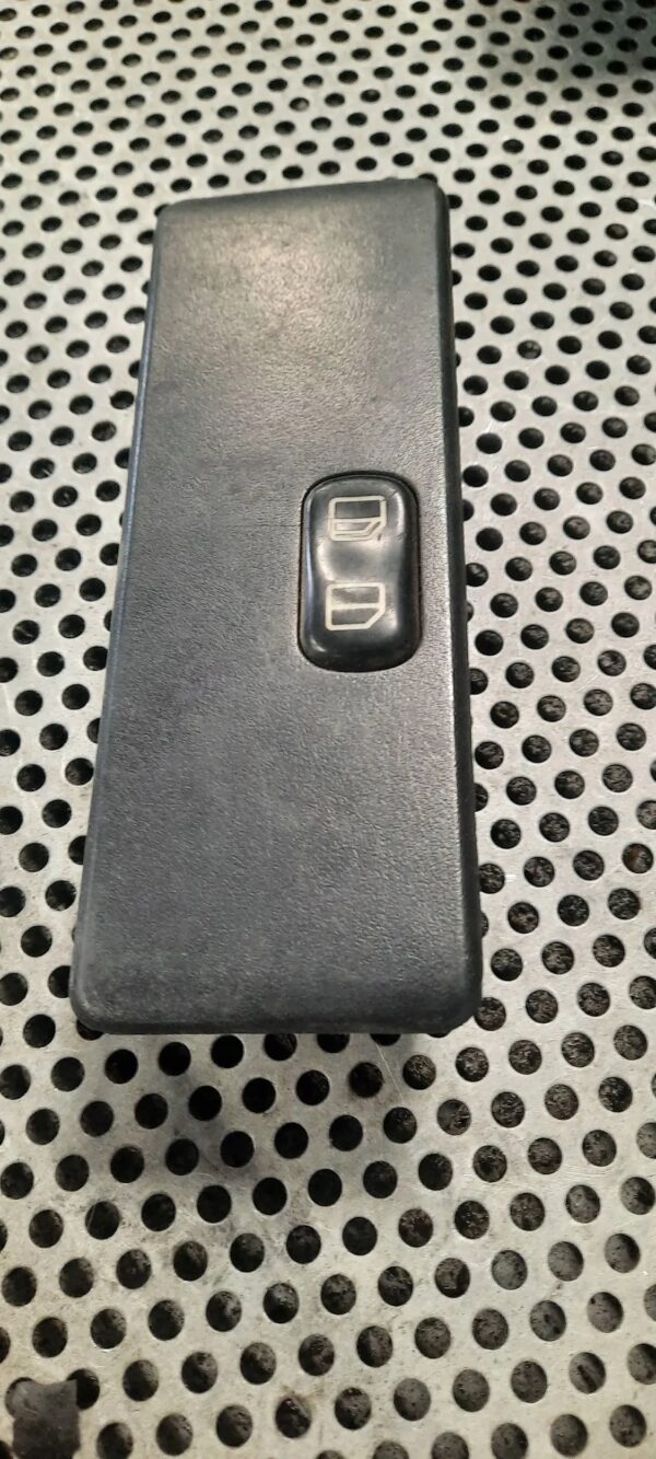 153b0186e63a935e360b94f60c899882.jpg PRZYCISKI SZYB A0055453807 MERCEDES VITO