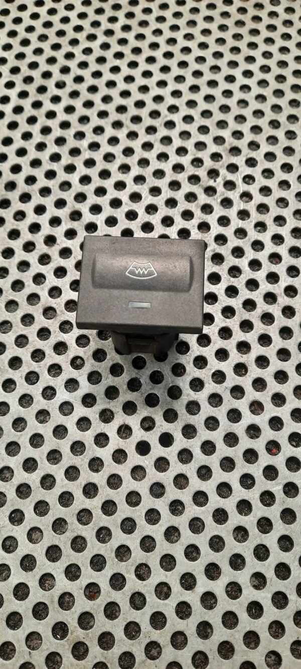 16e80e532eba97431a45d387875fe906.jpg PRZYCISK OGRZEWANIA SZYBY PRZEDNIEJ