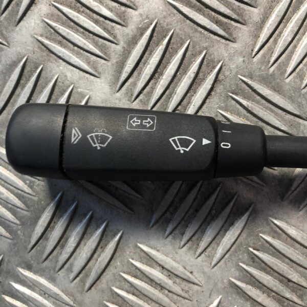 PRZEŁĄCZNIK KIERUNKOWSKAZÓW WYCIERACZEK 6395450124