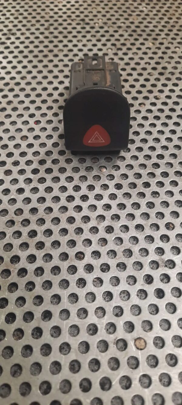 PRZYCISK ŚWIATEŁ AWARYJNYCH 94274