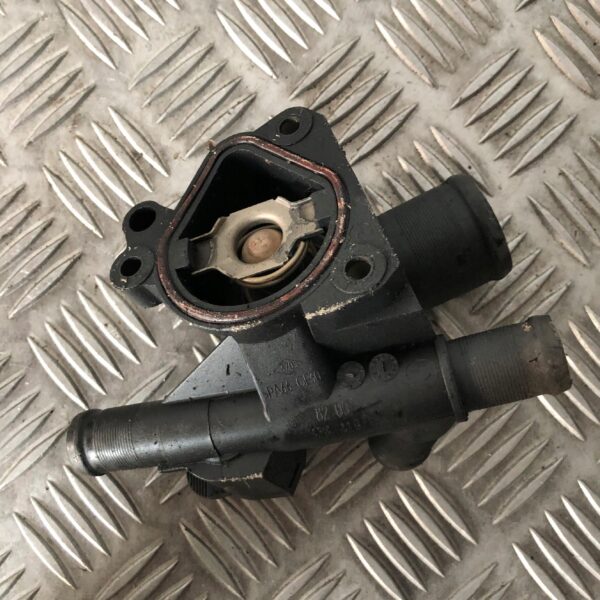OBUDOWA TERMOSTATU RENAULT TRAFIC 8200636419