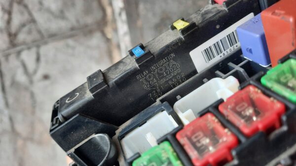 MODUŁ BEZPIECZNIKÓW TOYOTA YARIS 06-11 8264147020