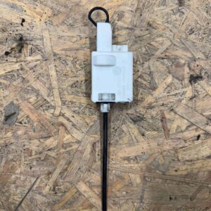 SIŁOWNIK KLAPKI WLEWU PALIWA RENAULT TRAFIC II 8200032984B