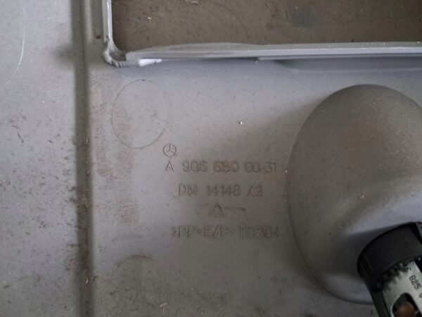 OSŁONA ŚRODKOWA DESKI MERCEDES SPRINTER W906 A9066800031