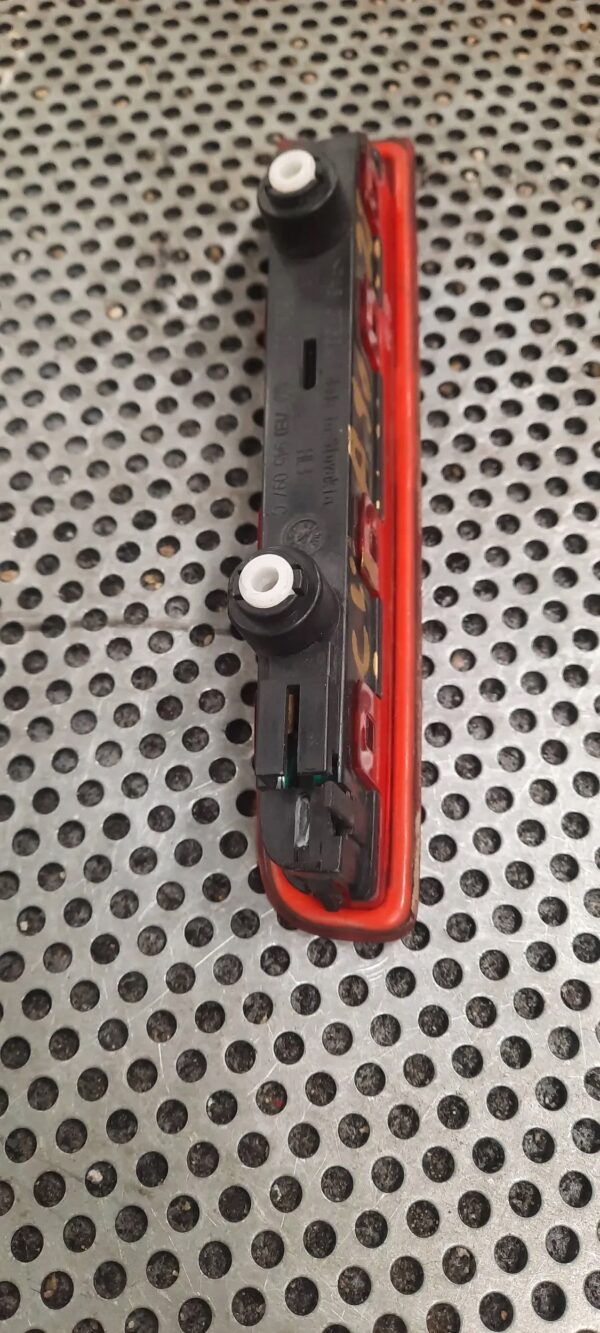 ŚWIATŁO STOP VOLKSWAGEN T5 27050600