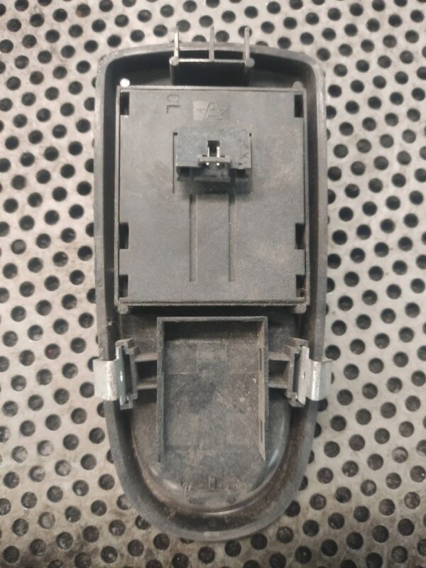 PANEL SZYB LEWY IVECO 2013