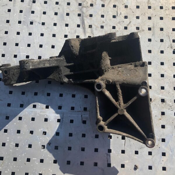 ŁAPA ALTERNATORA VW LT 074145169F