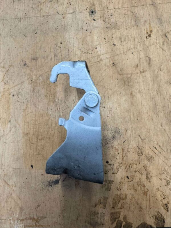 ZAWIAS MASKI LEWY RENAULT TRAFIC II