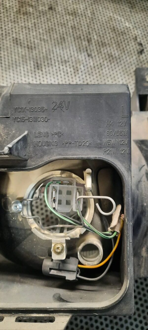 LAMPA PRZEDNIA FORD TRANSIT YC1X130335