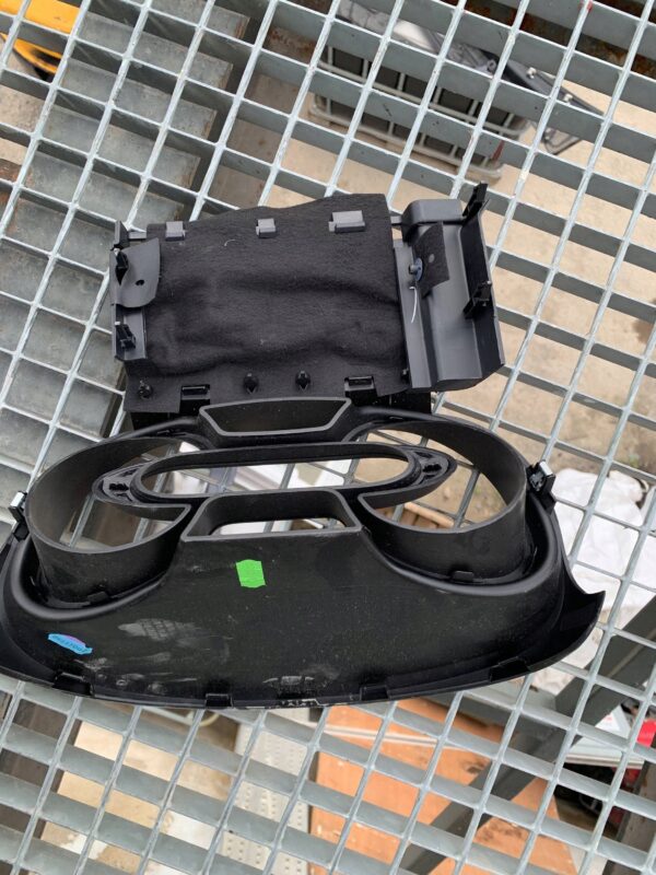 OSŁONA LICZNIKA TRAFIC III 681010993R