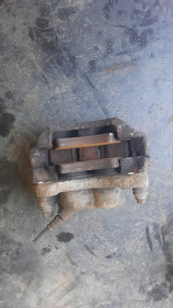 ZACISK HAMULCOWY PRAWY PRZÓD MASTER 04-10