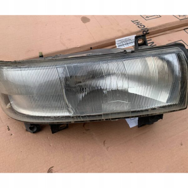 LAMPA PRAWY PRZÓD USZKODZONA 7700352104 RENAULT MASTER II