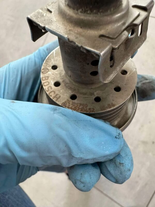 WTRYSKIWACZ ADBLUE RENAULT TRAFIC III 1.6 04440210452