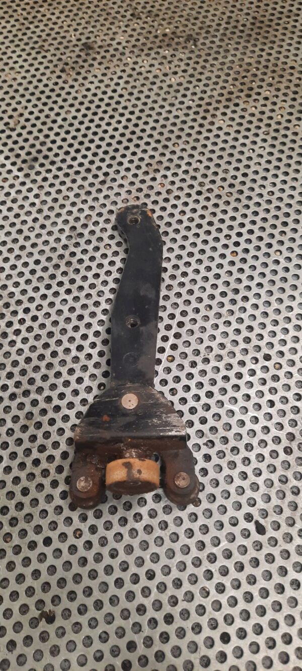 PROWADNICA ROLKOWA DRZWI DOLNA VOLKSWAGEN T5