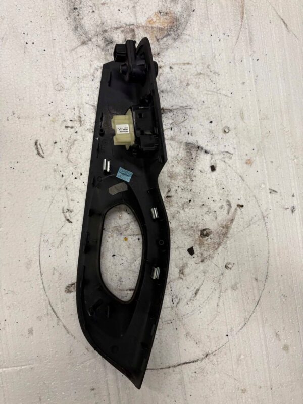 PRZEŁĄCZNIK SZYB UCHWYT RĄCZKA DRZWI LEWA RENAULT TRAFIC III