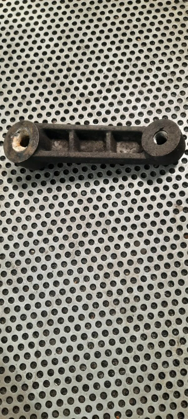 MOCOWANIE ŁAPA SILNIKA 8200008215 OPEL VIVARO