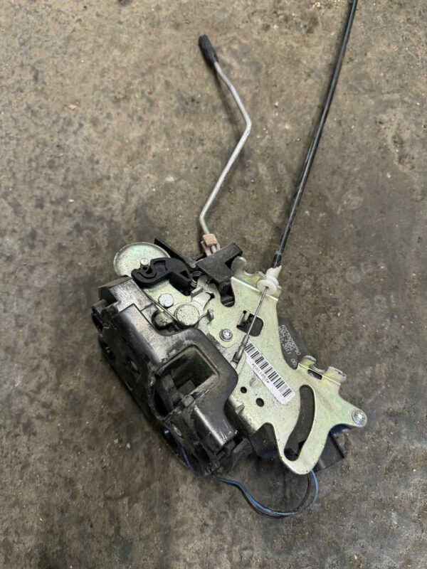 ZAMEK DRZWI LEWY PRZÓD MERCEDES VITO 639 A6397201635